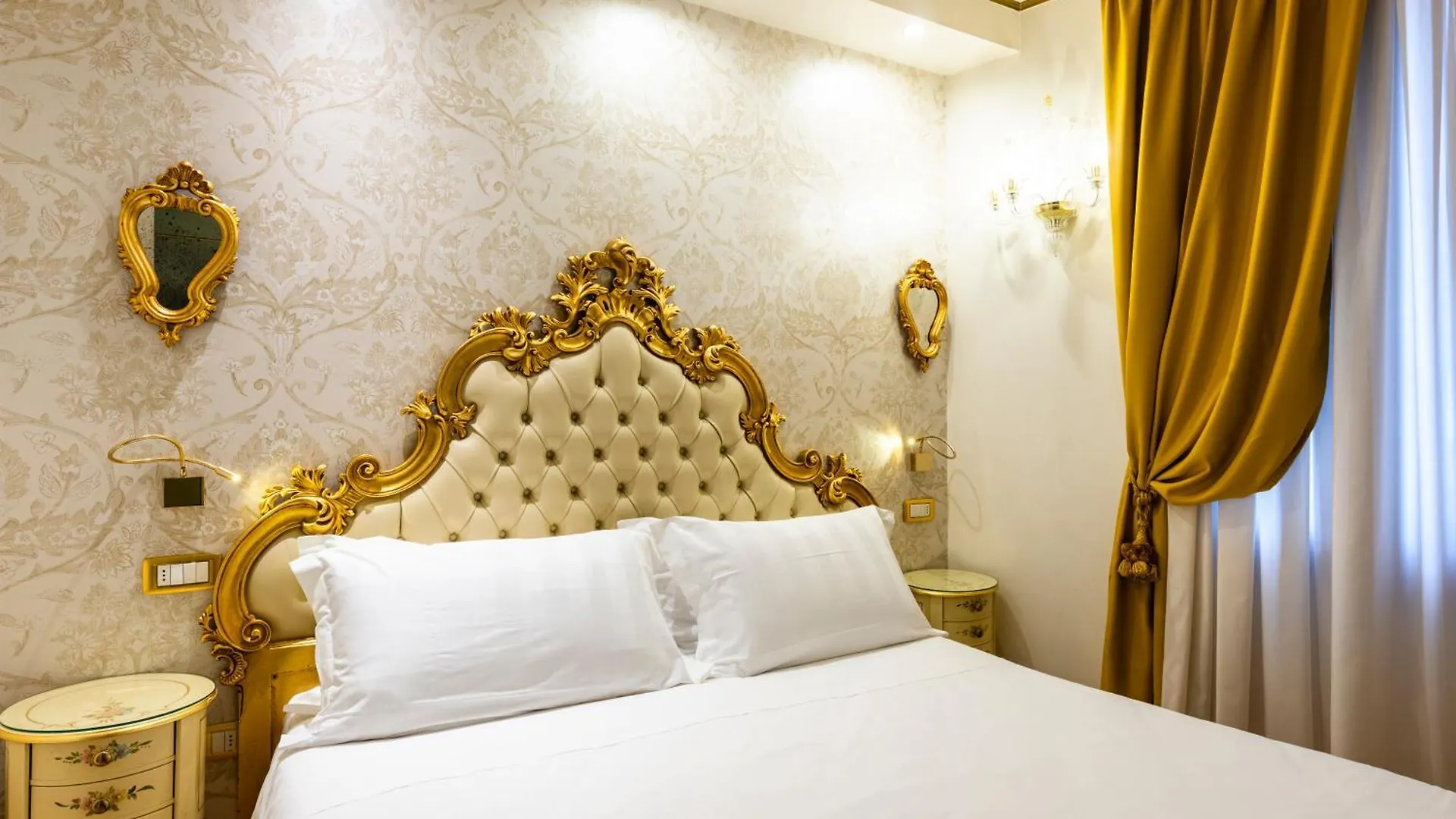 Casa Savoia & Casa Jolanda Hotel Velence 0*,  Olaszország