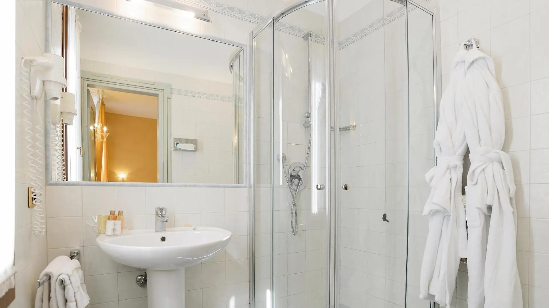 Casa Savoia & Casa Jolanda Hotel Velence 0*,